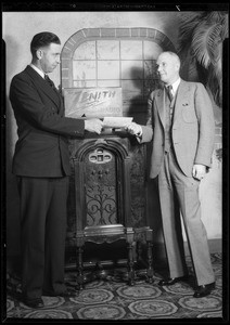 Presenting check to winner of Zenith contest, Southern California, 1933