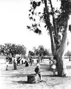 Picture of children playing in one of Los Angeles' many playgrounds