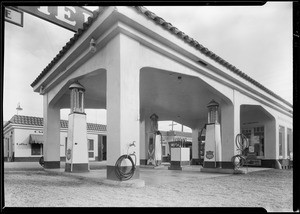 Service station at 7786 Santa Monica Boulevard, West Hollywood, CA, 1929