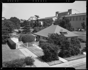 Fifer home on Menlo Avenue, Los Angeles, CA, 1940