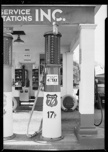 Pumps with gas tax prices, Southern California, 1932