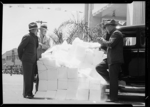 Dry ice on car, Southern California, 1934