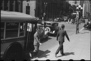 Unloading buses on city streets, Pacific Railroad Advertising Co., South Olive Street & West 7th Street, Los Angeles, CA, 1937