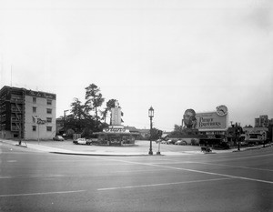 A long shot of Stan's Sandwiches which is a circular drive-in diner