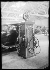 Grease rack, Gray's garage, Hollywood, Los Angeles, CA, 1931