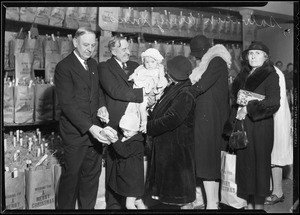 Mayor Porter assisting in presenting Christmas bags, Southern California, 1933