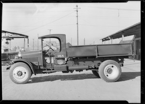 Dump truck belonging to General Petroleum Co., Southern California, 1929