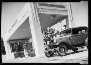 A.I. Norell of San Diego endorses super Shell, Southern California, 1933