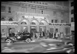 Crowd at Burns & Allen program, White Owl, Southern California, 1935