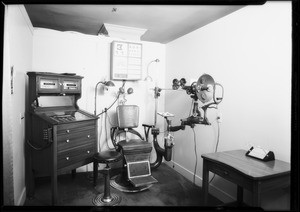 Refracting room, Dr. Moe's office, May Co., Southern California, 1931