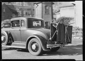 Studebaker with radio on trunk rack, Leigh Borden Inc vs. Walter A. Castello, Southern California, 1932