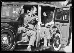 Lion and packard, Southern California, 1935