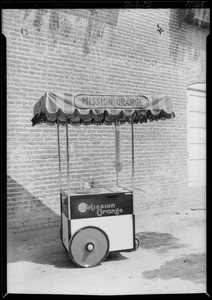 Fred Harvey orange juice wagon, Southern California, 1926