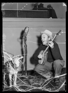 Bing Crosby & singing coyote, Southern California, 1936