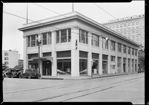 New shot of building, 10th Street