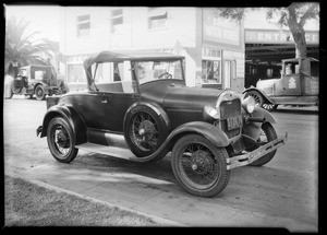 Intersection - Yosemite Drive and Highland View Avenue in Eagle Rock & Ford roadster, Pasadena, Southern California, 1931