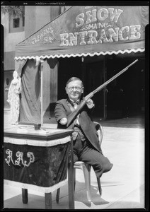 Armless & legless man at Grauman's Chinese Theatre, Los Angeles, CA, 1928