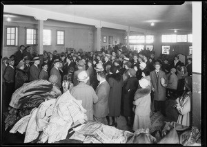 Crowd at O'Connor's auction, Southern California, 1930