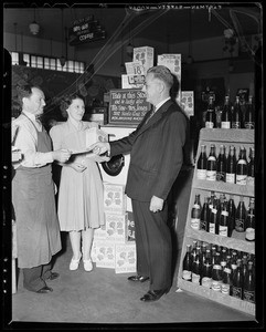 Mrs. Jones Wimer in Medmick Market, South Gate, CA, 1940