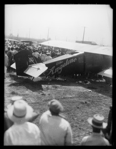 Landing of endurance ship at Culver City Airport, Culver City, CA, 1929