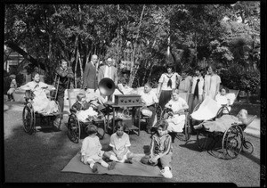 Stewart Warner radio set at orthopaedic hospital, Southern California, 1926