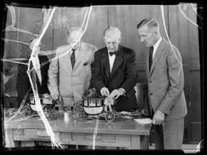 Miniature coach contest and judges, Southern California, 1935