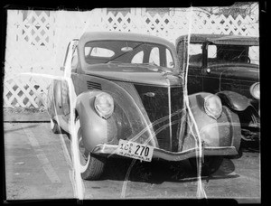 Lincoln Zephyr sedan at Maddux, Southern California, 1936