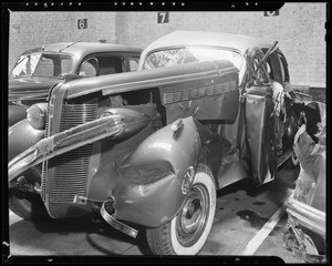 Damage to Packard car & Buick coupe, Los Angeles, CA, 1940