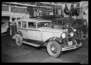 Wrecked Hupp sedan at Santa Monica - Mr. Elkins owner & assured, Santa Monica, CA, 1935