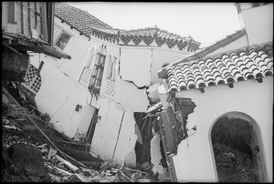 House slides down hill, San Clemente, CA