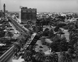 Facing west on Wilshire Boulevard, Lafayette Park, I. Maginin Company, Simons, Town House