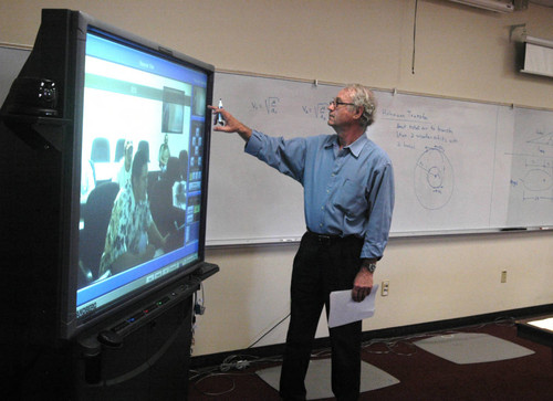 Ardema Class with El Salvador Students via Computer Link