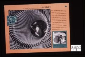 Les produits des territoires coloniaux: le cuivre. Dans une usine electrique anglaise, un ingeniur verifie le bobinage de cuivre d'un alternateur