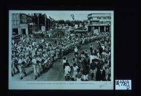 Zuid-afrikaansche doedelzakblazers marcheeren