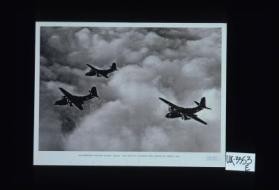 Les bombardiers americains Douglas "Boston" font partie de la puissante force aerienne qui vaincra l'Axe