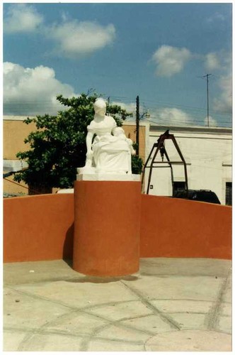 Tixkokob Monumento a la Madre 2000