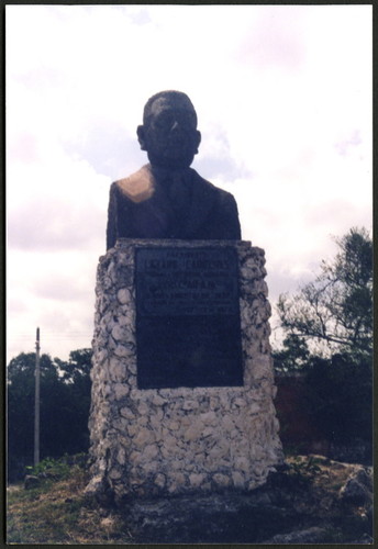 Monument to Lazaro Cardenas, from front 02