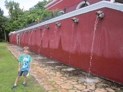 August Kachaluba in front of Hacienda Temozon, closeup