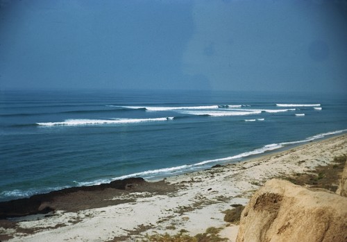 Southerly swell showing convergence, San Onofre beach, California