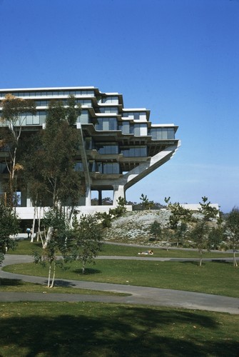 East side view of Central Library, UC San Diego