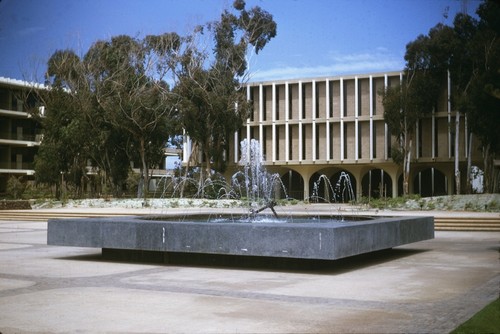 Revelle College fountain, UC San Diego