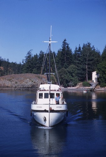 Hydah approaching dock [Friday Harbor]