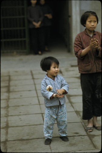 Children from a Guangzhou‘s commune (1 of 2)