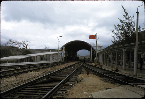 Lowu Border Crossing