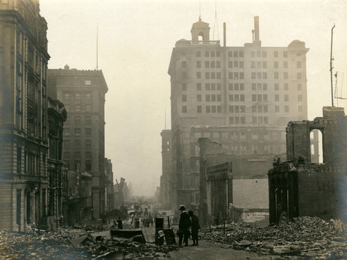 Looking down California Street from Kearny Street, San Francisco Earthquake and Fire, 1906 [photograph]