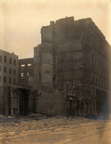 Buildings in ruins, San Francisco Earthquake and Fire, 1906 [photograph]