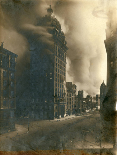 Call Building burning, San Francisco Earthquake and Fire, 1906 [photograph]