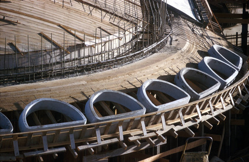 Construction of the dome with pre-cast concrete openings, at the Frank Lloyd Wright-designed Marin County Civic Center, San Rafael, California, circa 1961 [photograph]