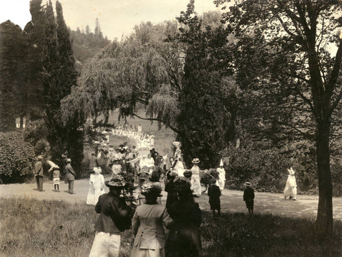 Spectators watching the children parade to the Kentfield May Day Celebration, circa 1911 [photograph]