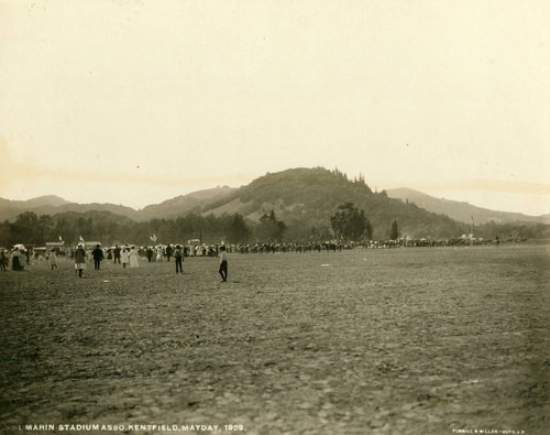 Participants gathering for the Kentfield May Day Celebration, 1909 [photograph]